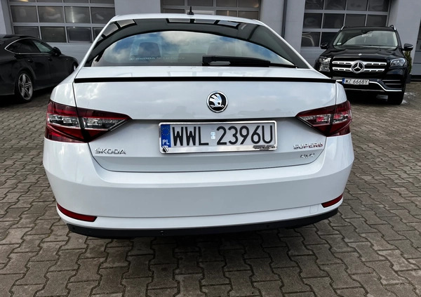 Skoda Superb cena 89000 przebieg: 150000, rok produkcji 2017 z Warszawa małe 22